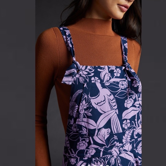 Farm Rio Deep V-Neck Wide-Leg Jumpsuit
See all Farm Rio - Picture 4 of 7